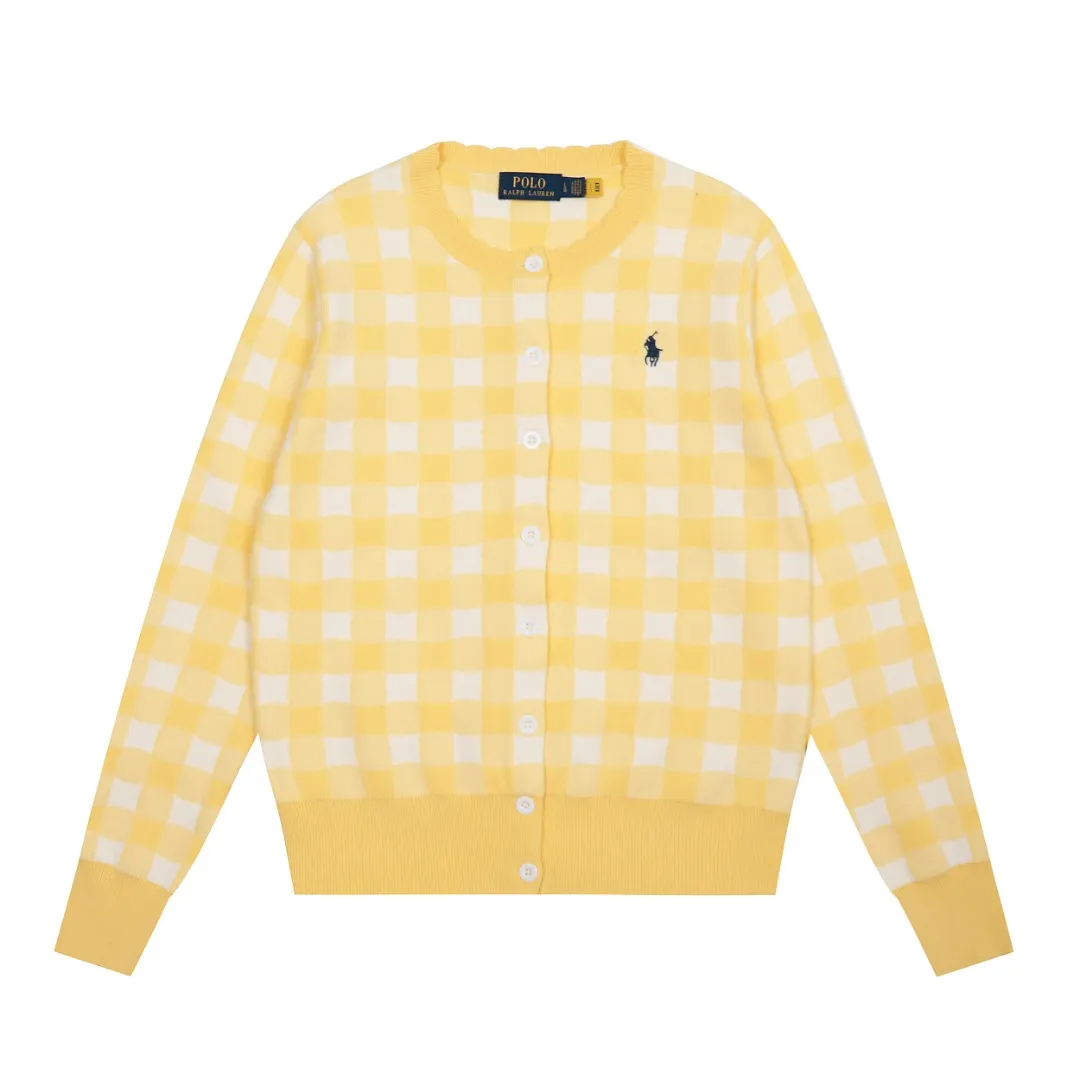 P190 Top quality" Style number: DS015# [Ralph Lauren plaid jacquard basic pony embroidered logo knitted cardigan long sleeves] ✅Ralph Lauren Ralph Lauren classic basic versatile plain plaid jacquard knitted cardigan long-sleeved small jacket ✅Main supplier of platform live broadcast wholesale entities ✅ZP quality 1:1 pattern making Scan the code to enter the GF website Counter quality ✅Detailed quality The only one in Guangzhou Imported quality cotton yarn Mainly high-end Needless to say, cost-effective and good quality. ✅Restore the original version. Loose, comfortable and stress-free. Simple is high-end. Classic is timeless. ✅The upper body is simple and easy to match. A must-have for goddess ootd. Good-looking clothes are never picky. A must-have in the goddess’ wardrobe. Size: S-L. Color: Navy blue. Light blue. Pink. Gray. Yellow. Red.